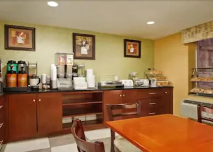 Days Inn By Wyndham Long Island City